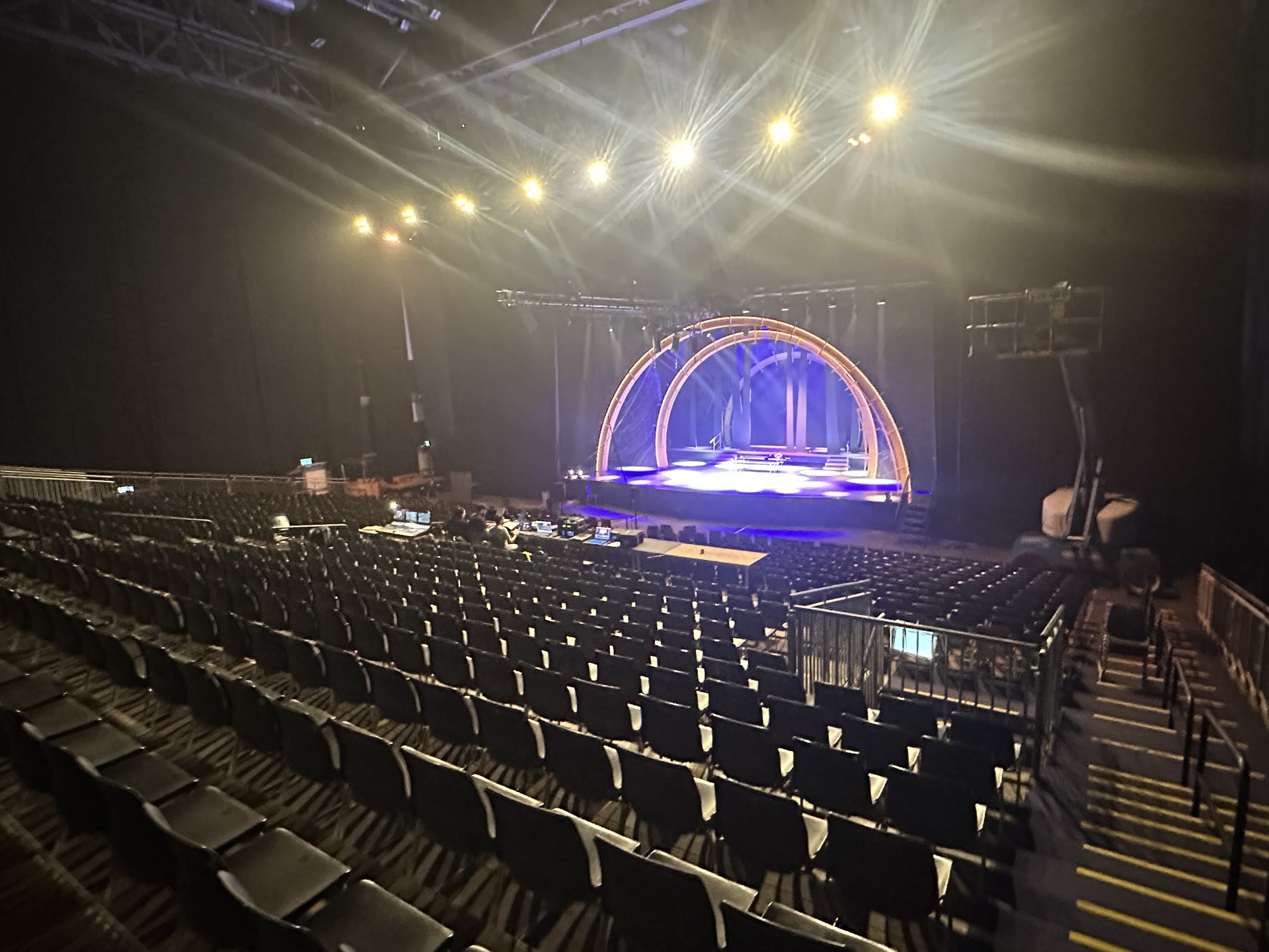 Venue stage lighting rig